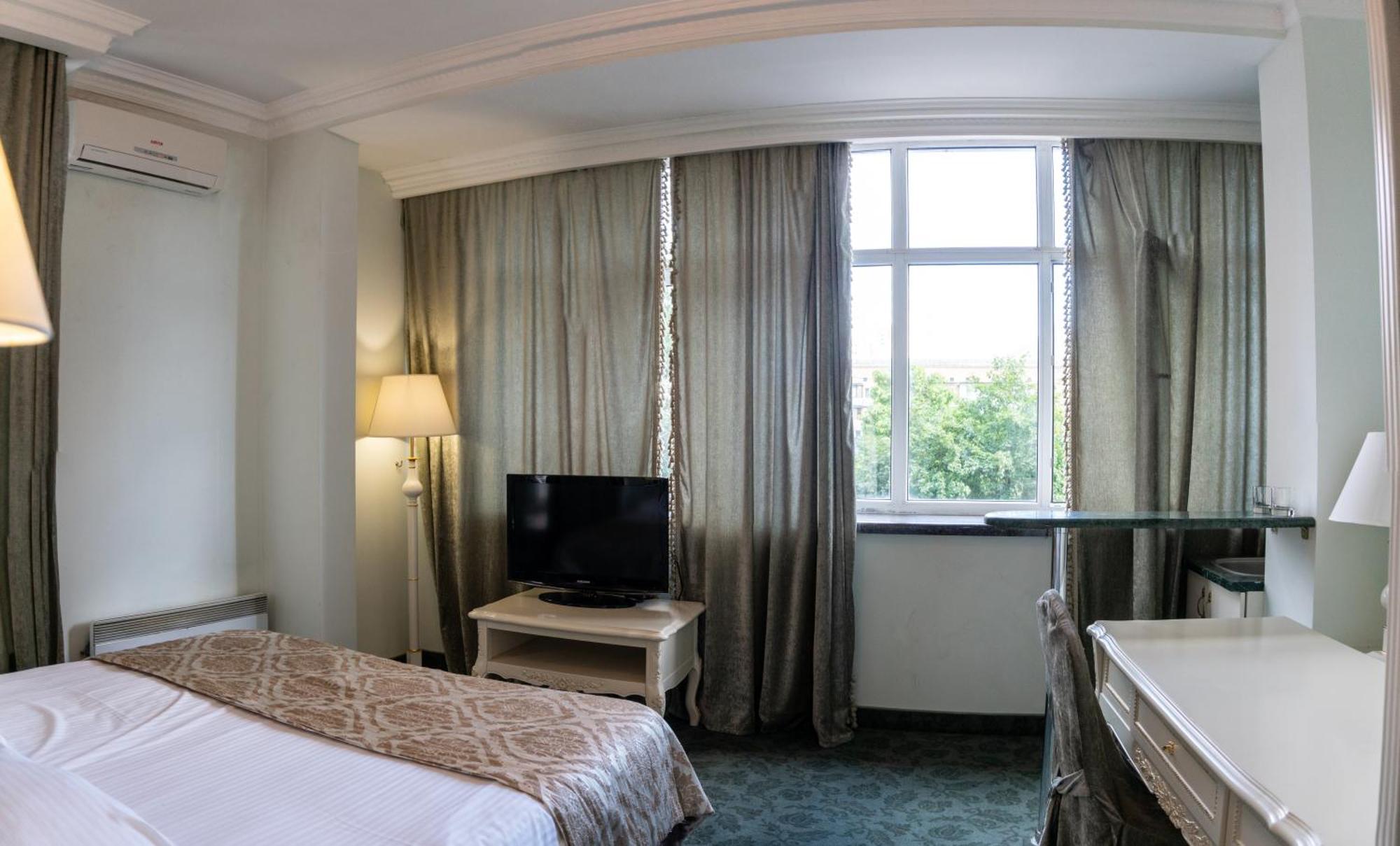 Royal City Hotel Kiev Exterior foto