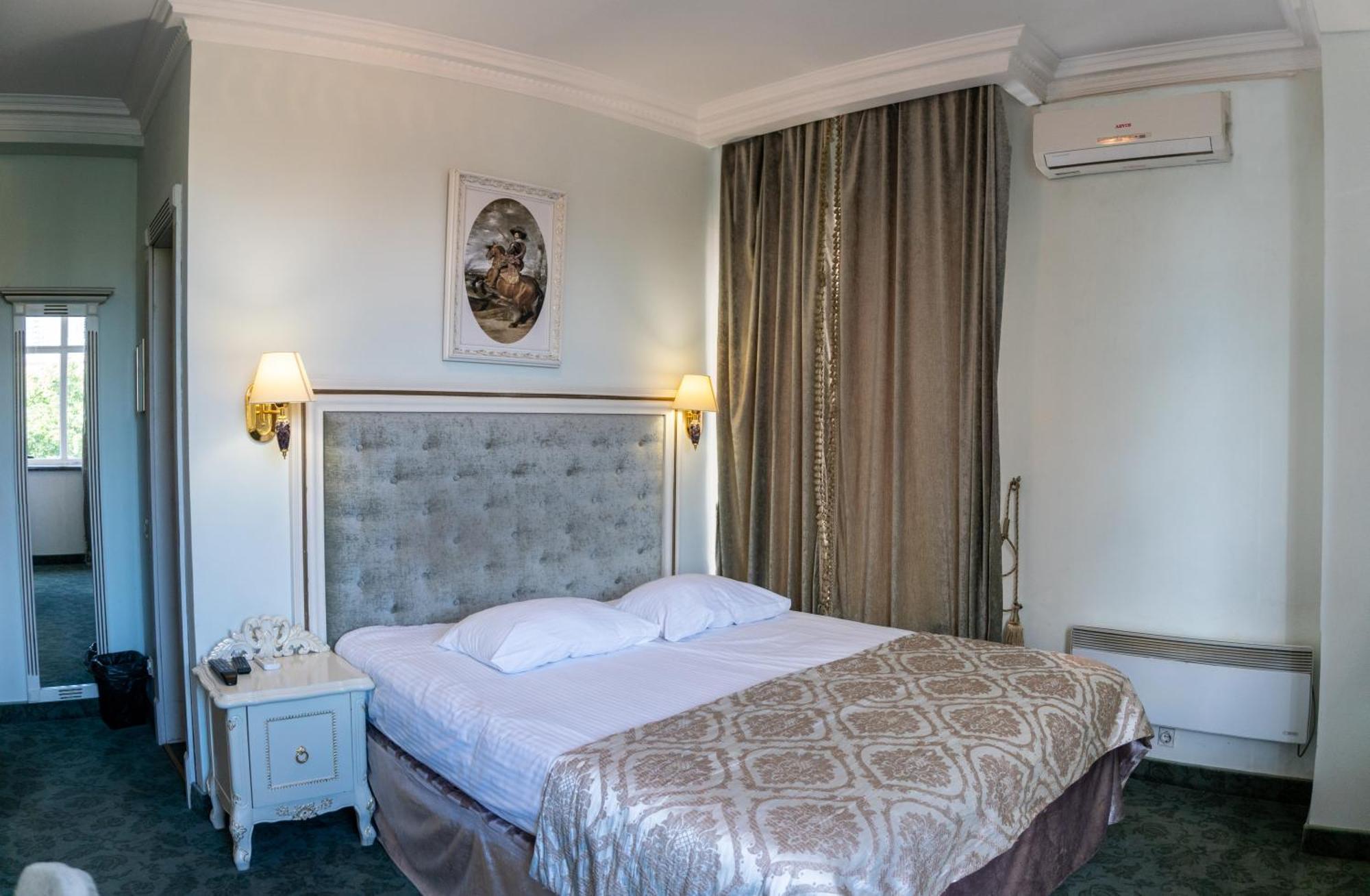 Royal City Hotel Kiev Exterior foto