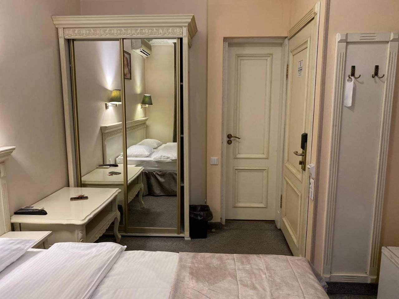Royal City Hotel Kiev Exterior foto